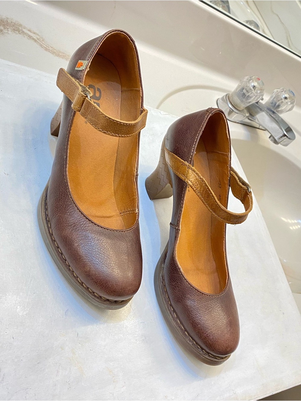 ART Harlem Pump Mary Jane leather block heels pump Size 9 great condition clean